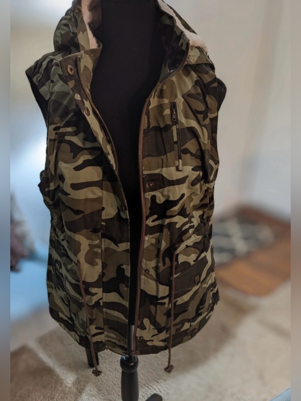 NWT Camouflage Vest Jacket Sz M